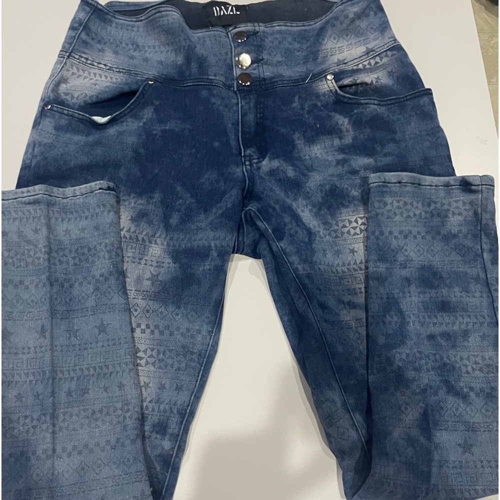 Dazl High Waist Distressed Jeans. Size 14. Blue.